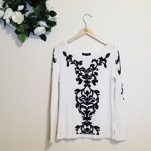 ▪️White House Black Market Sweater